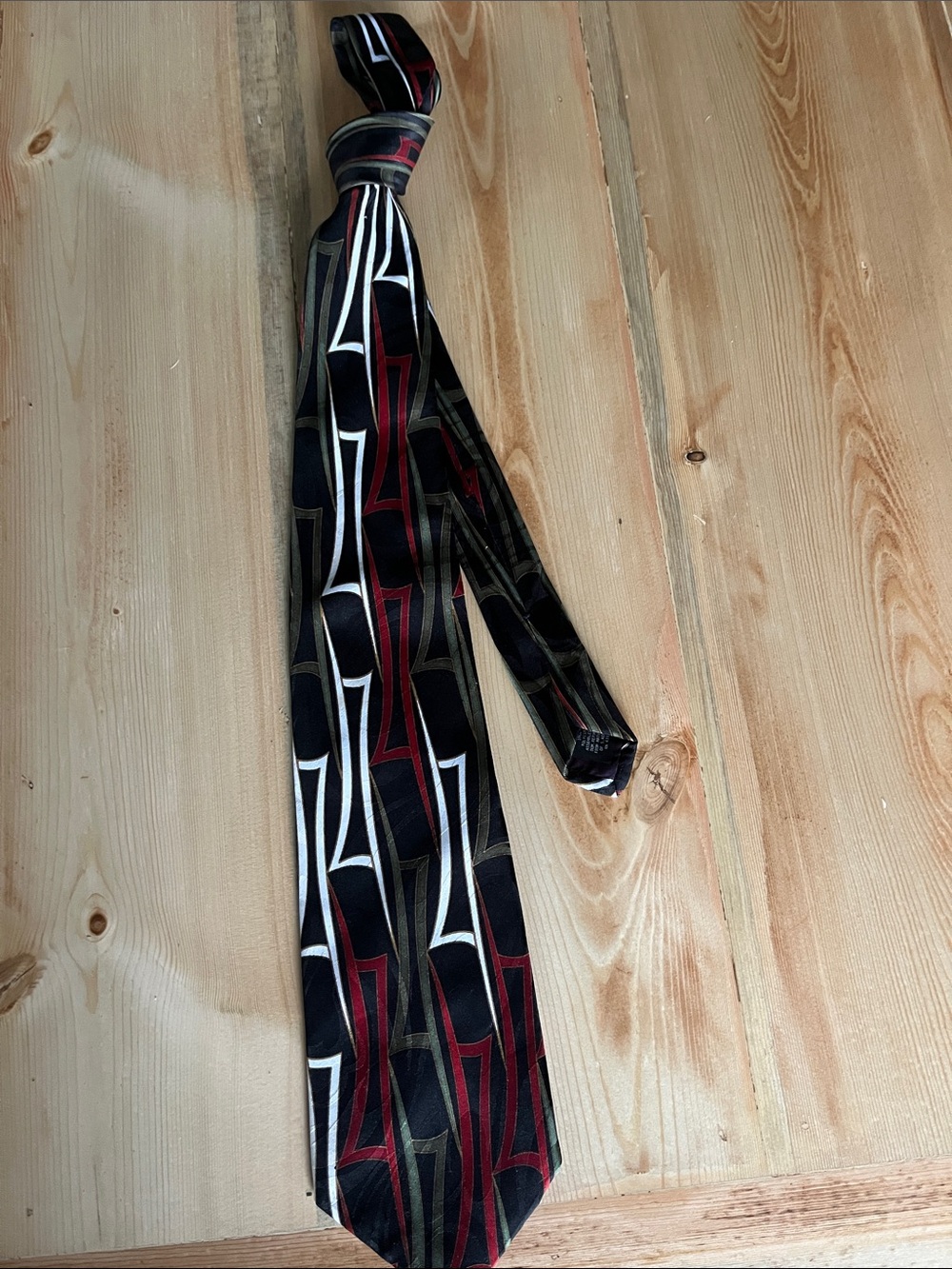 Men's Geometric Pattern Tie in Black, Red and White